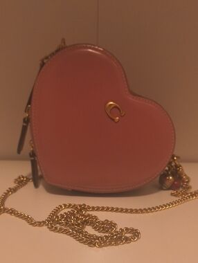 Heart-Shaped Crossbody Bag in Dusty Pink with Gold Chain